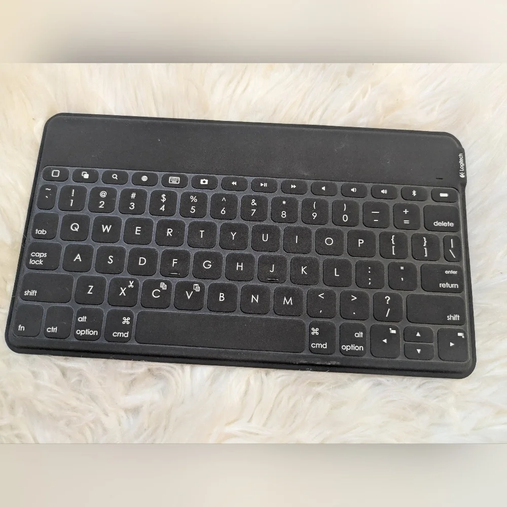 Logitech tablet keyboard (blue tooth)